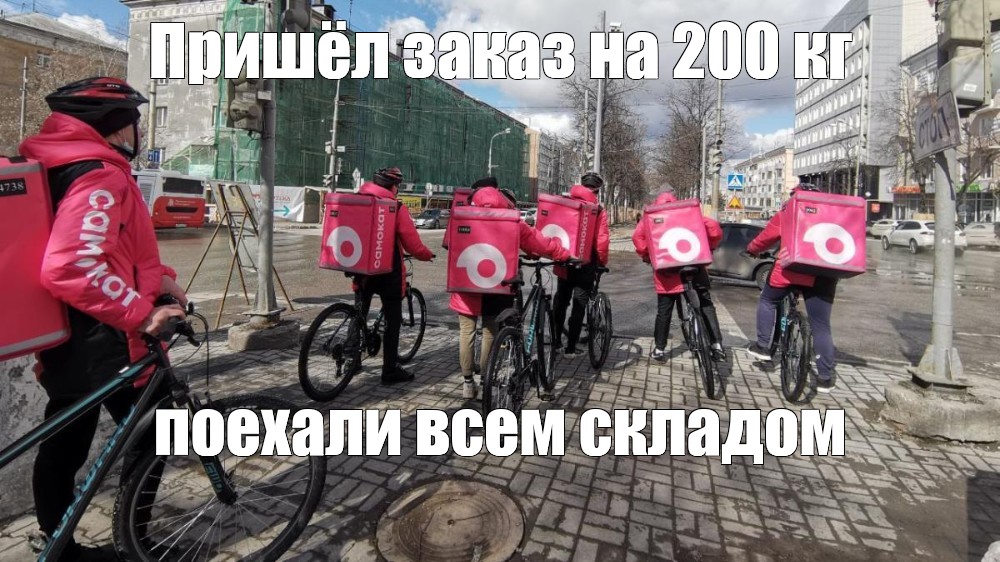 Взрослый курьер доставил покупки из магазина и мимоходом чпокнул заказчицу Взрослый курьер доставил покупки из магазина и мимоходом чпокнул заказчицу