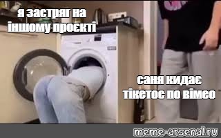 Сестра застряла в окне и брат поспешил этим воспользоваться