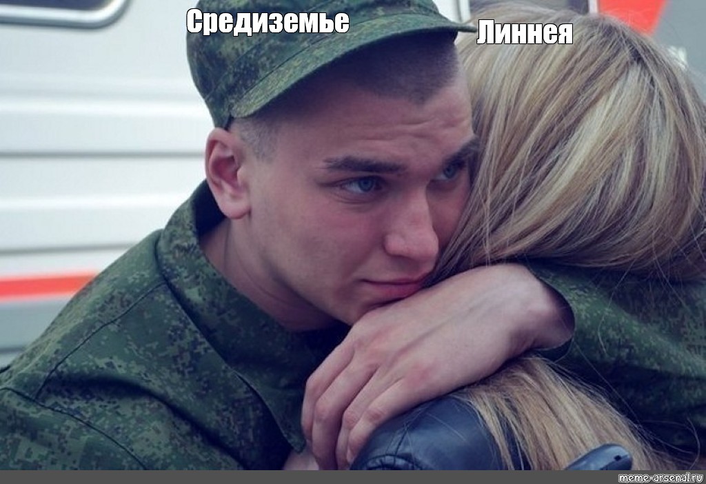 Красивая блондинка снимает видео для своего парня в армии