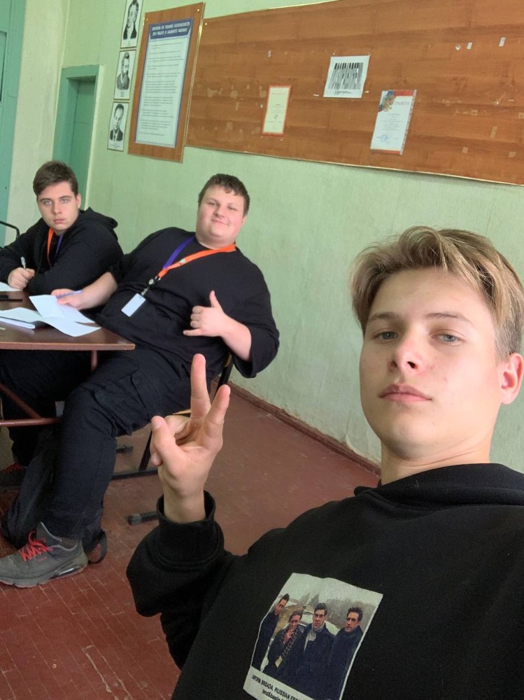 Ученицы ПТУ устраивают обнаженку Ученицы ПТУ устраивают обнаженку