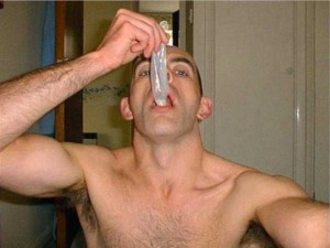 Чёрный типов в красной маске насадил молодую киску на свой член. Чёрный типов в красной маске насадил молодую киску на свой член.
