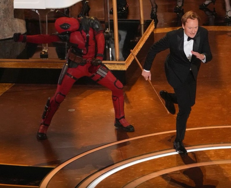 Create meme "deadpool 2 costume, Ryan Reynolds deadpool, deadpool 3 ...